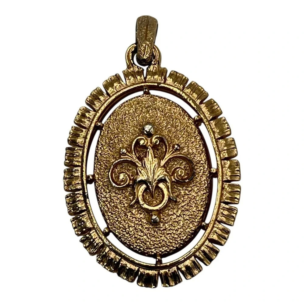 N/A vintage carved